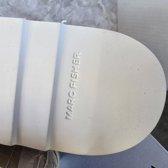 Marc Fisher Grandie Treaded Flatform Wedge Silver Sz 11 Sandals - Picture 9 of 9